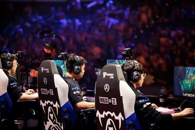 包含MAD轻取WBG，Peanut关键团战开团秒人激烈交锋小组赛，技惊四座的词条