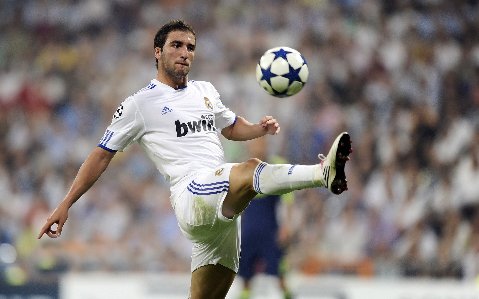 神兵天降!罗德里一己之力掀翻马德里,哥伦比亚足球的文艺复兴之光